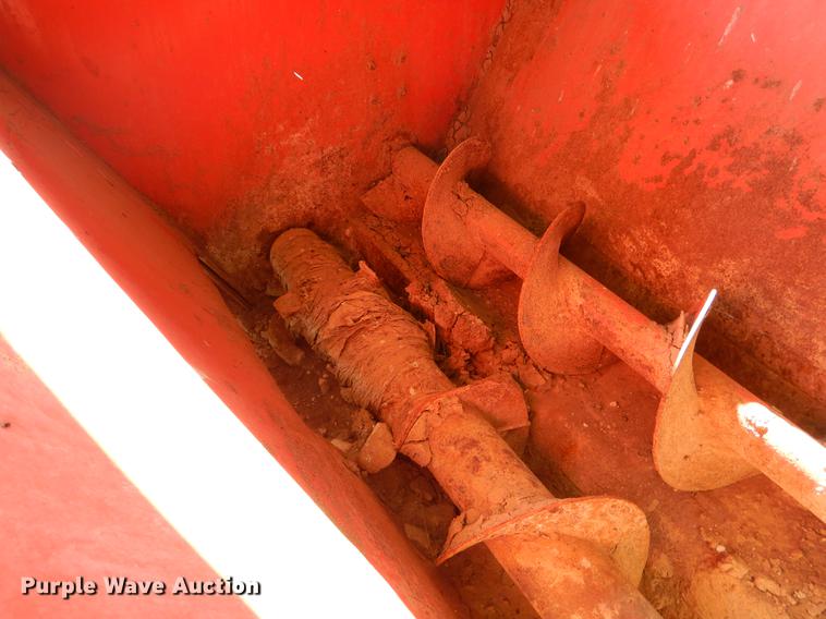 image for item EW9588 Kuhn Knight Slinger 8124 manure spreader