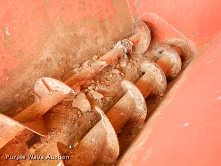 image for item EW9588 Kuhn Knight Slinger 8124 manure spreader