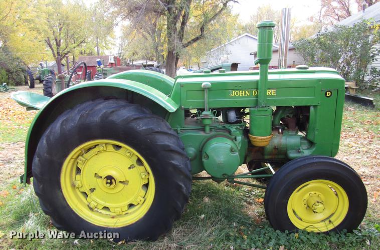 image for item FJ9551 John Deere D tractor