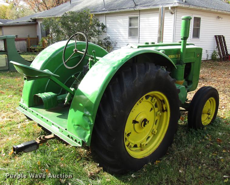 image for item FJ9551 John Deere D tractor