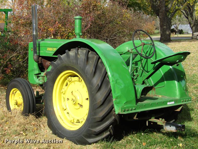 image for item FJ9551 John Deere D tractor