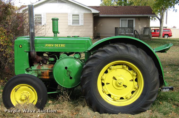 image for item FJ9551 John Deere D tractor