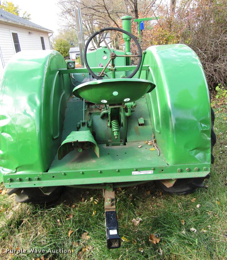 image for item FJ9551 John Deere D tractor