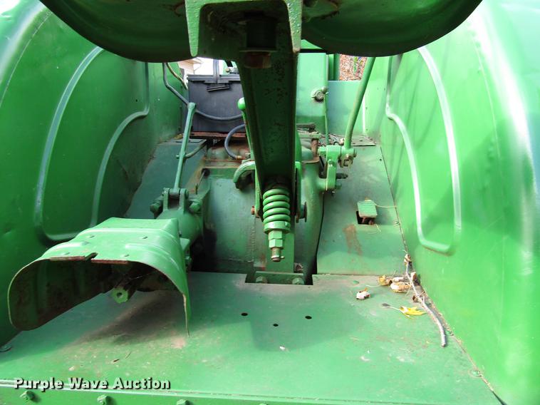 image for item FJ9551 John Deere D tractor