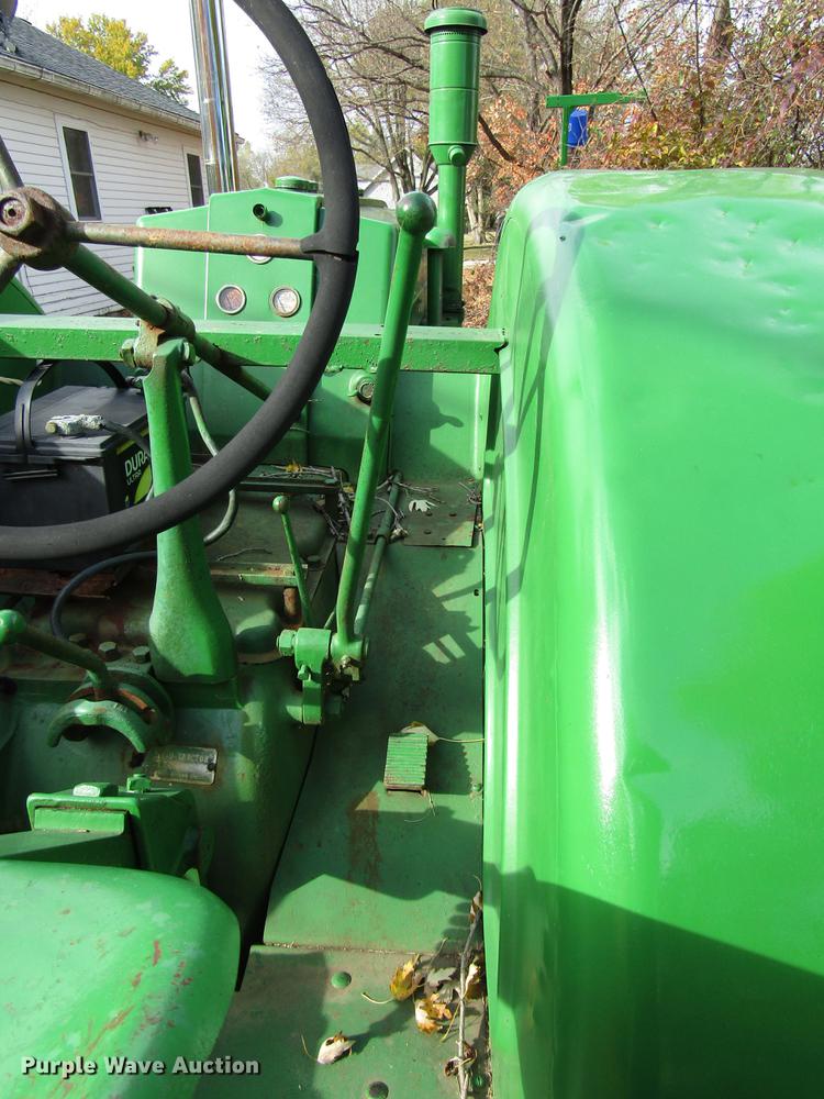 image for item FJ9551 John Deere D tractor
