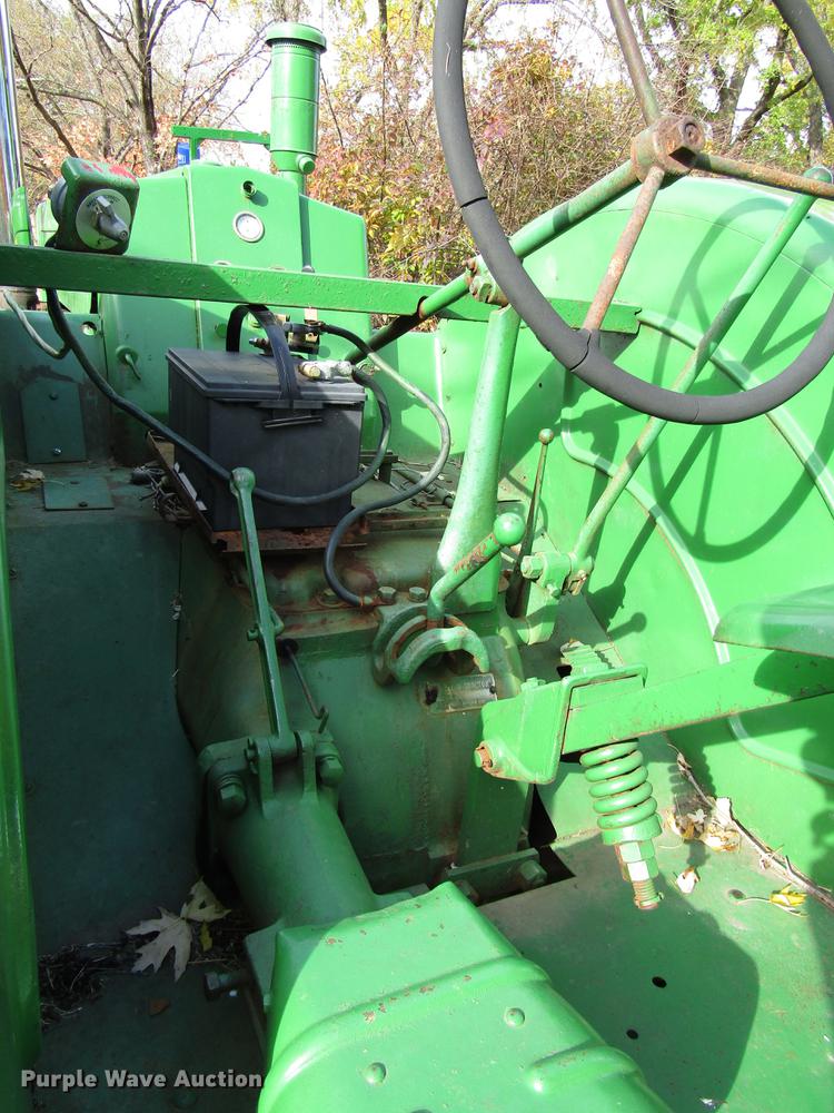 image for item FJ9551 John Deere D tractor