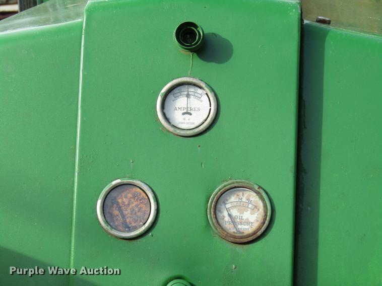 image for item FJ9551 John Deere D tractor