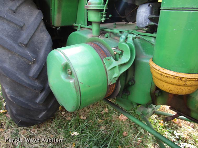 image for item FJ9551 John Deere D tractor