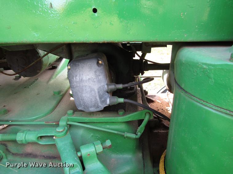 image for item FJ9551 John Deere D tractor