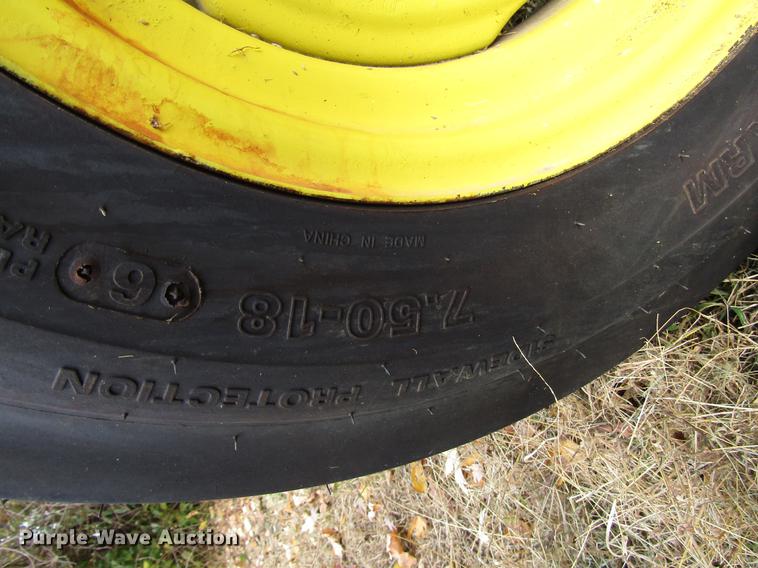 image for item FJ9551 John Deere D tractor