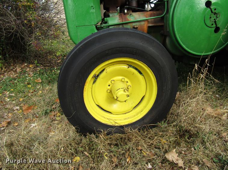 image for item FJ9551 John Deere D tractor