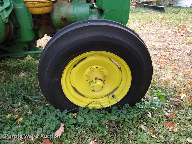image for item FJ9551 John Deere D tractor