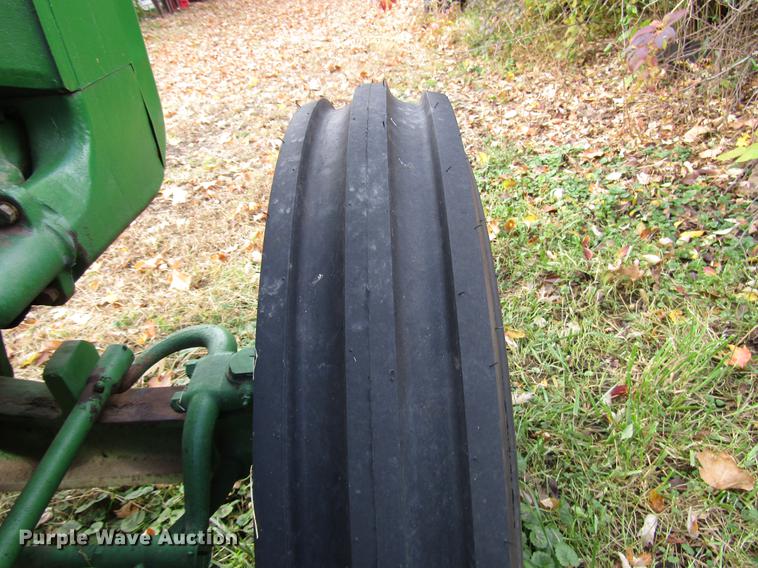 image for item FJ9551 John Deere D tractor