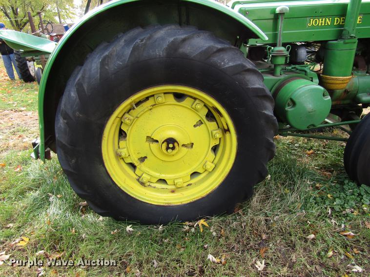image for item FJ9551 John Deere D tractor
