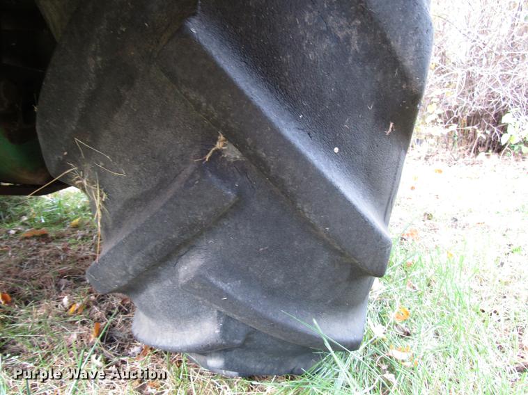 image for item FJ9551 John Deere D tractor