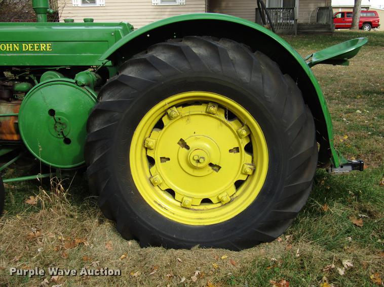 image for item FJ9551 John Deere D tractor
