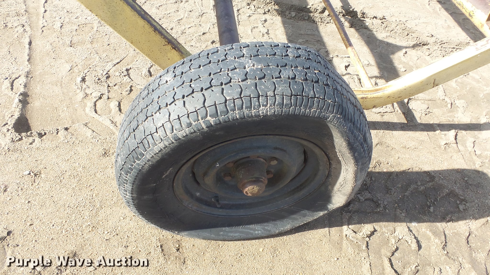 Tumblebug hay dolly in Kinsley, KS Item FI9376 sold Purple Wave