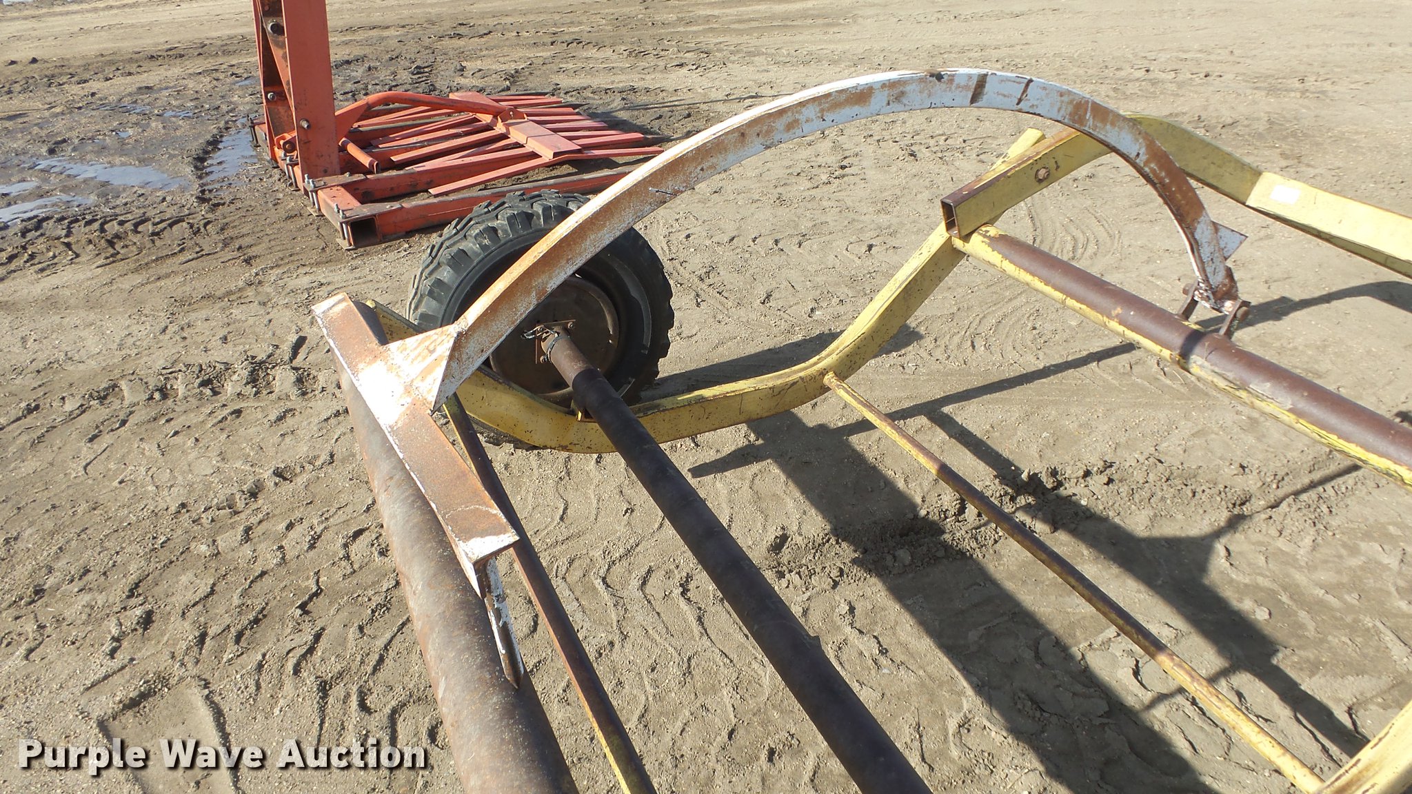 Tumblebug hay dolly in Kinsley, KS Item FI9376 sold Purple Wave