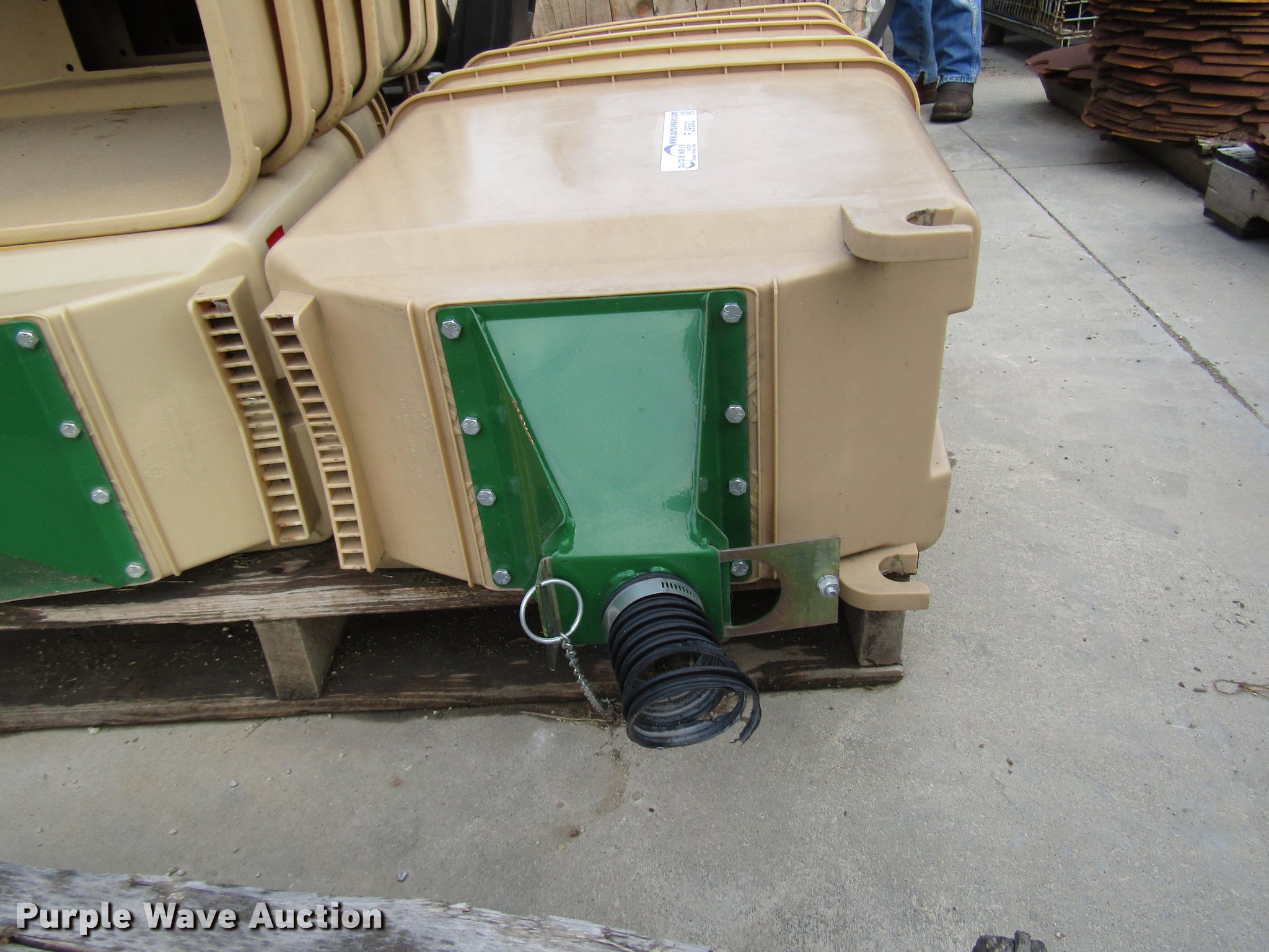 (26) hoppers in Assaria, KS Item FJ9583 sold Purple Wave