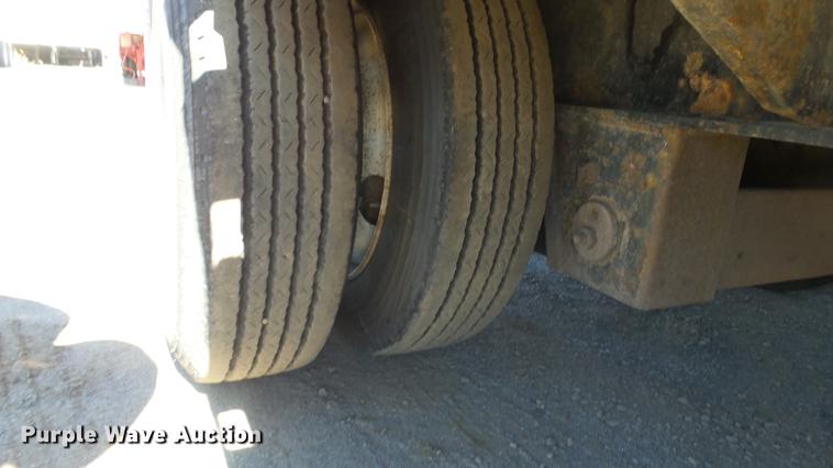 image for item DG2752 1999 Transcraft DTL2000 drop deck trailer