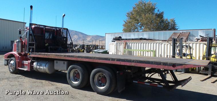 image for item DG2754 1989 Peterbilt 377 rollback truck