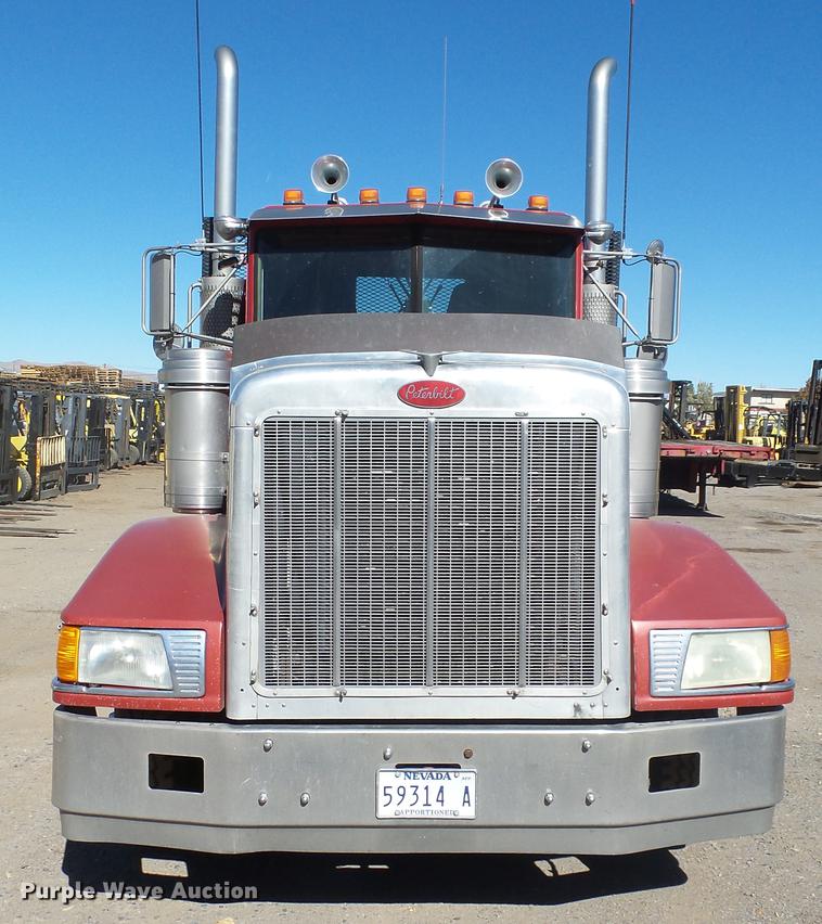 image for item DG2754 1989 Peterbilt 377 rollback truck