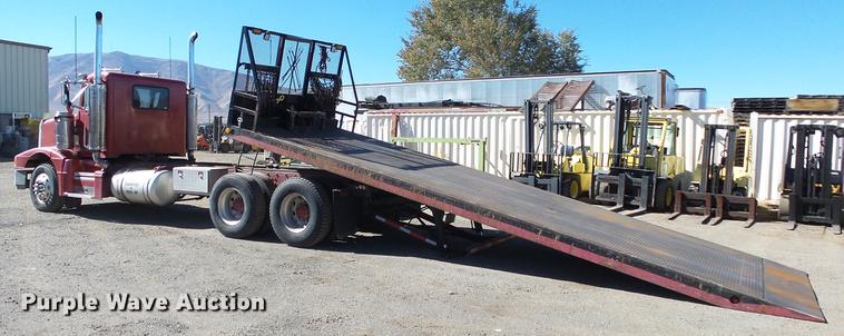 image for item DG2754 1989 Peterbilt 377 rollback truck