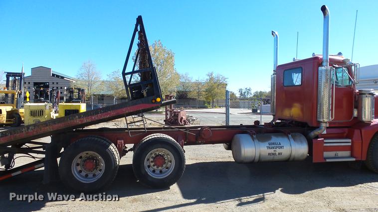 image for item DG2754 1989 Peterbilt 377 rollback truck