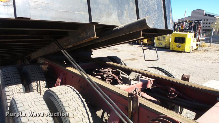 image for item DG2754 1989 Peterbilt 377 rollback truck