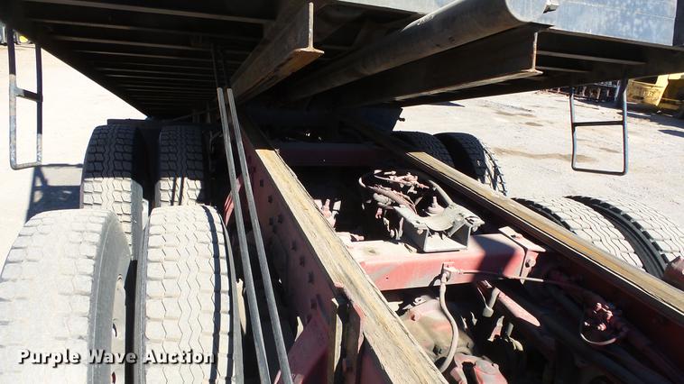 image for item DG2754 1989 Peterbilt 377 rollback truck