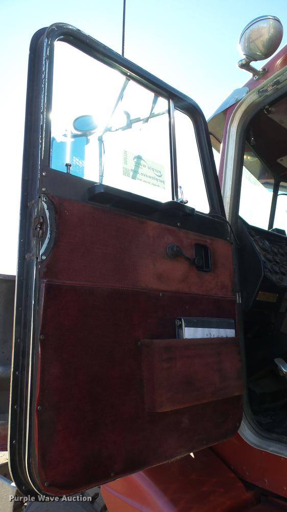 image for item DG2754 1989 Peterbilt 377 rollback truck