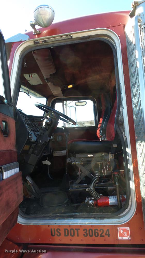 image for item DG2754 1989 Peterbilt 377 rollback truck