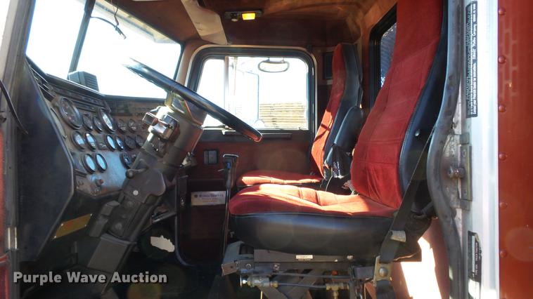 image for item DG2754 1989 Peterbilt 377 rollback truck