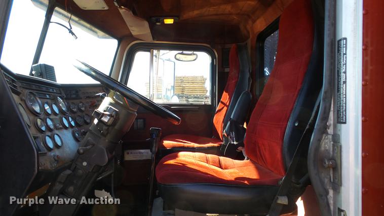 image for item DG2754 1989 Peterbilt 377 rollback truck