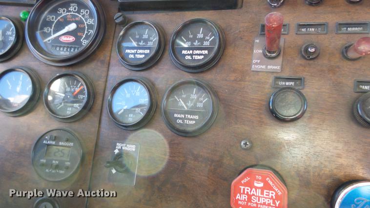 image for item DG2754 1989 Peterbilt 377 rollback truck