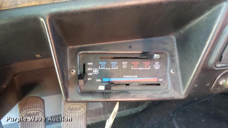 image for item DG2754 1989 Peterbilt 377 rollback truck