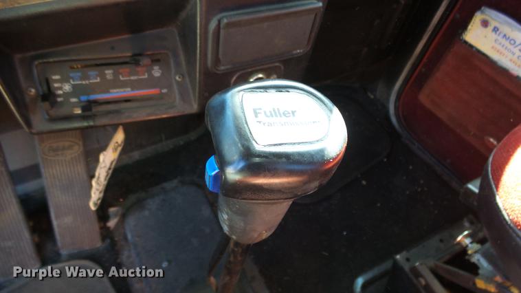 image for item DG2754 1989 Peterbilt 377 rollback truck