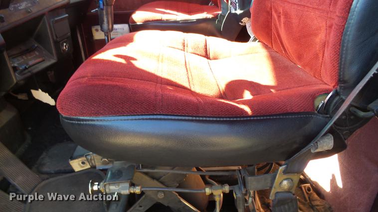 image for item DG2754 1989 Peterbilt 377 rollback truck