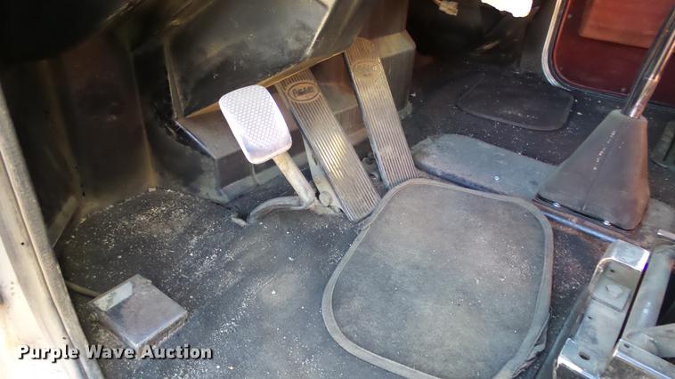 image for item DG2754 1989 Peterbilt 377 rollback truck