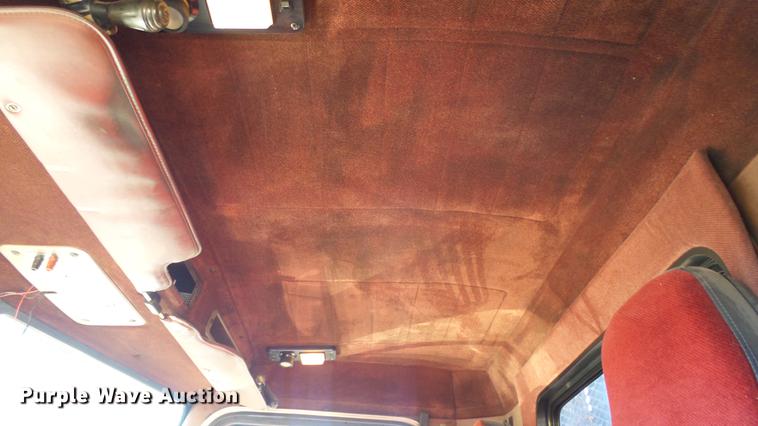 image for item DG2754 1989 Peterbilt 377 rollback truck