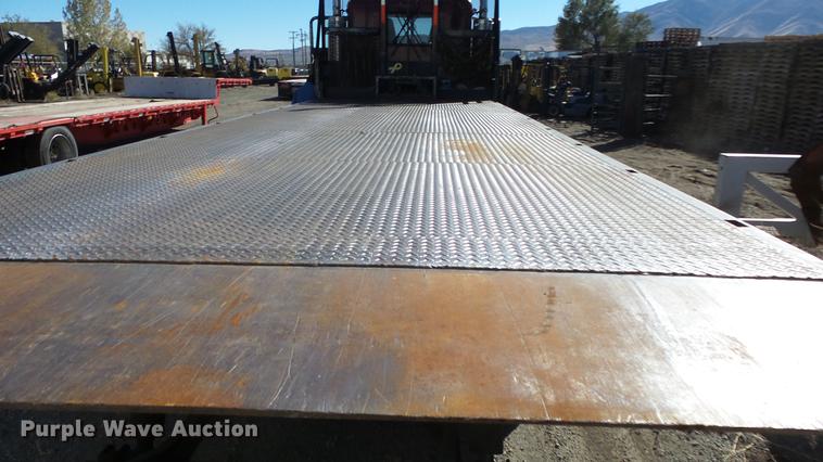 image for item DG2754 1989 Peterbilt 377 rollback truck