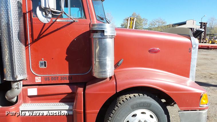 image for item DG2754 1989 Peterbilt 377 rollback truck