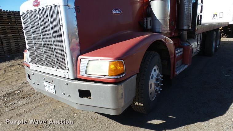 image for item DG2754 1989 Peterbilt 377 rollback truck