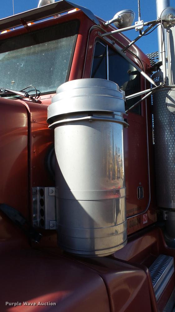 image for item DG2754 1989 Peterbilt 377 rollback truck