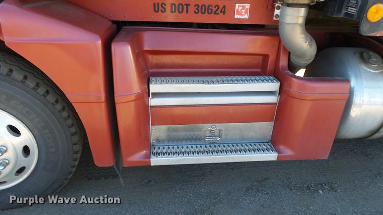 image for item DG2754 1989 Peterbilt 377 rollback truck