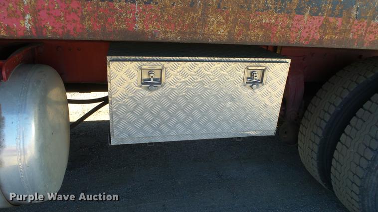 image for item DG2754 1989 Peterbilt 377 rollback truck