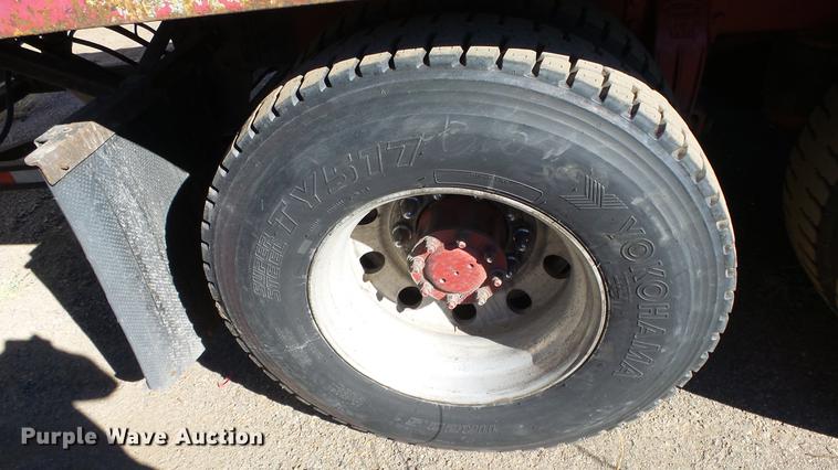 image for item DG2754 1989 Peterbilt 377 rollback truck