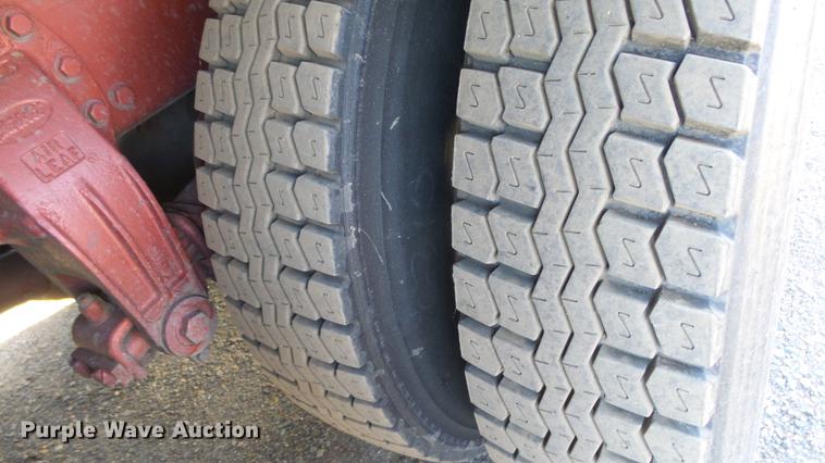 image for item DG2754 1989 Peterbilt 377 rollback truck