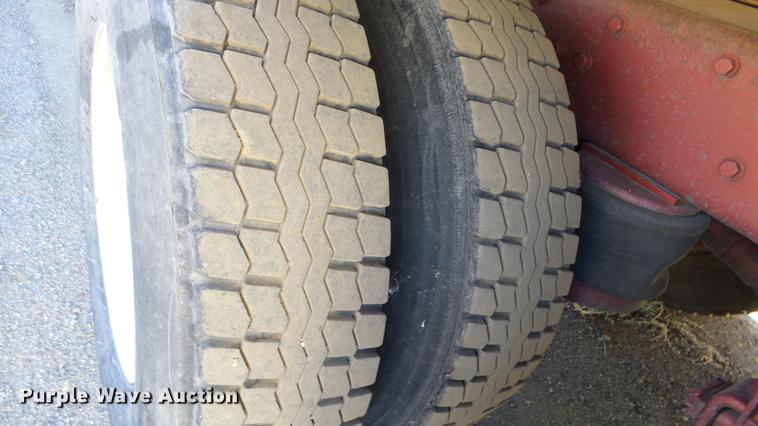 image for item DG2754 1989 Peterbilt 377 rollback truck