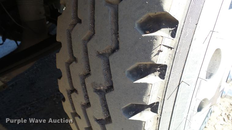 image for item DG2754 1989 Peterbilt 377 rollback truck